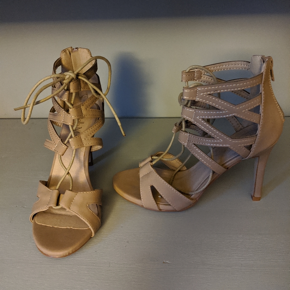 Souliers à talons Bella Marie lacés